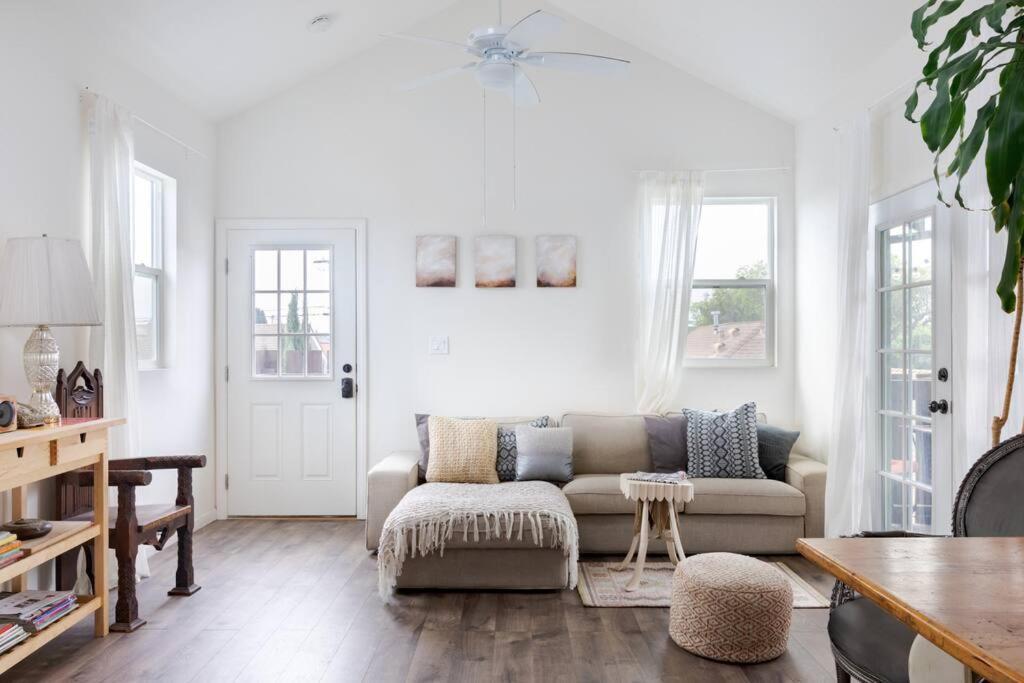Take It Easy On The Porch In A Hollywood Hideaway Casa vacanze Los Angeles